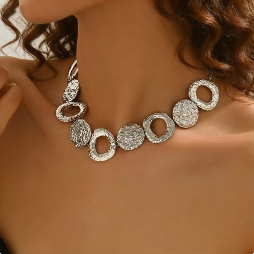 Collier martelé pour femme