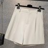 short femme élégant