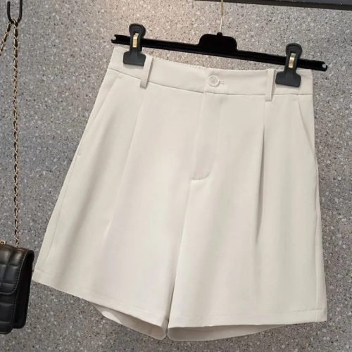 short femme élégant