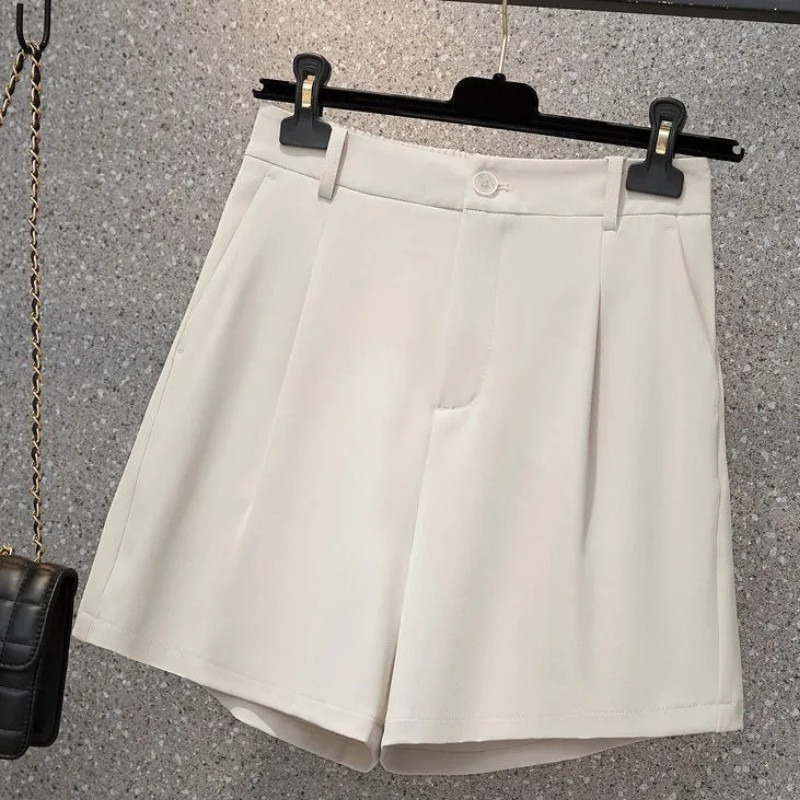short femme élégant