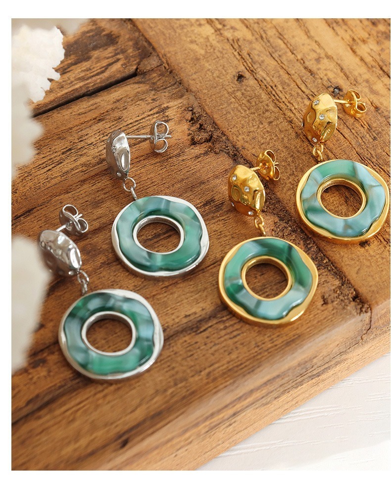 boucle d'oreille résine façon émeraude tout