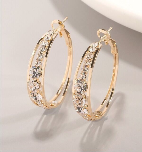 boucles d'oreilles petits anneaux sertis de strass dore