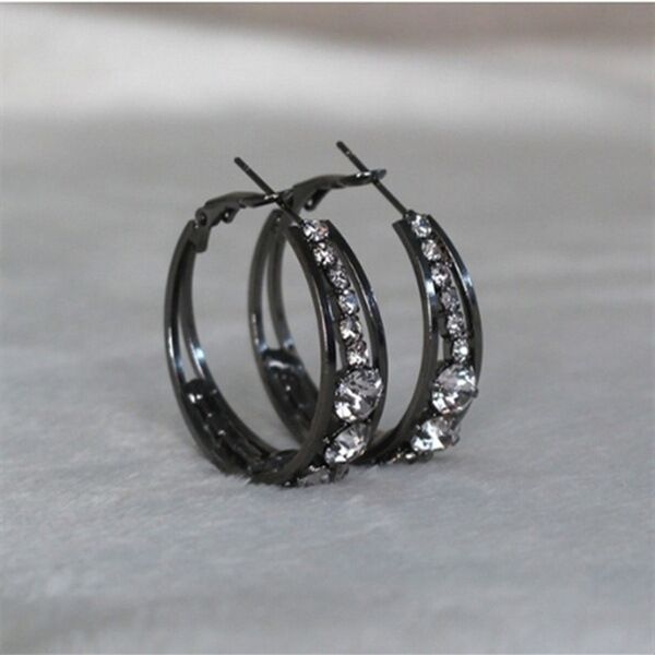 boucles d'oreilles petits anneaux sertis de strass noir