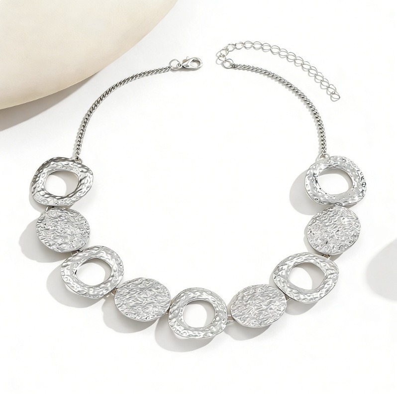 collier métal martelé pour femme argente 2
