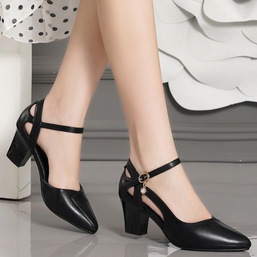 escarpins avec bride et petit talon noir 3