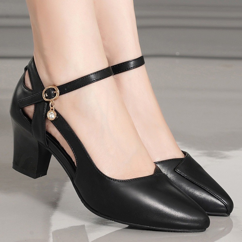 escarpins avec bride et petit talon noir 4