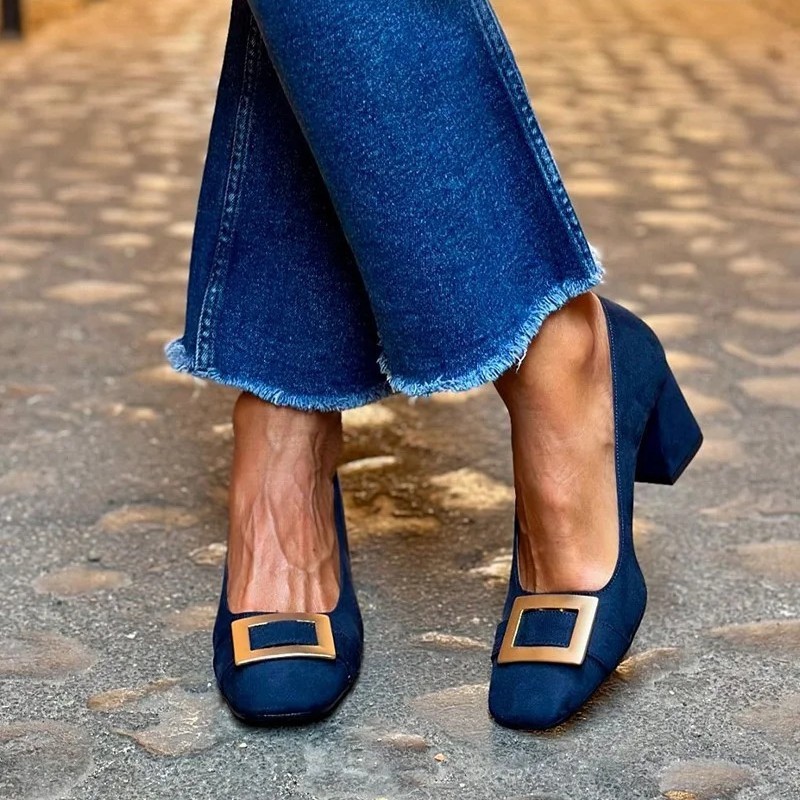 escarpins bleus petit talon carré