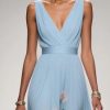 robe de soirée élégante en mousseline sans manches col croisé drapé bleu col