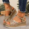 sandales compensées pour femme en maille dore 2