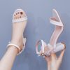 sandales femme à talon carré blanches avec perles et broderie 5